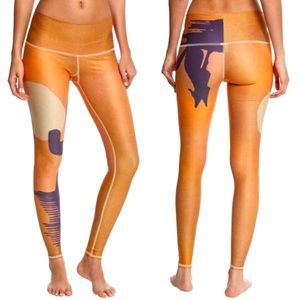 NWOT Teeki Coyote Moon Dusk Hot Pants Legging Size Medium